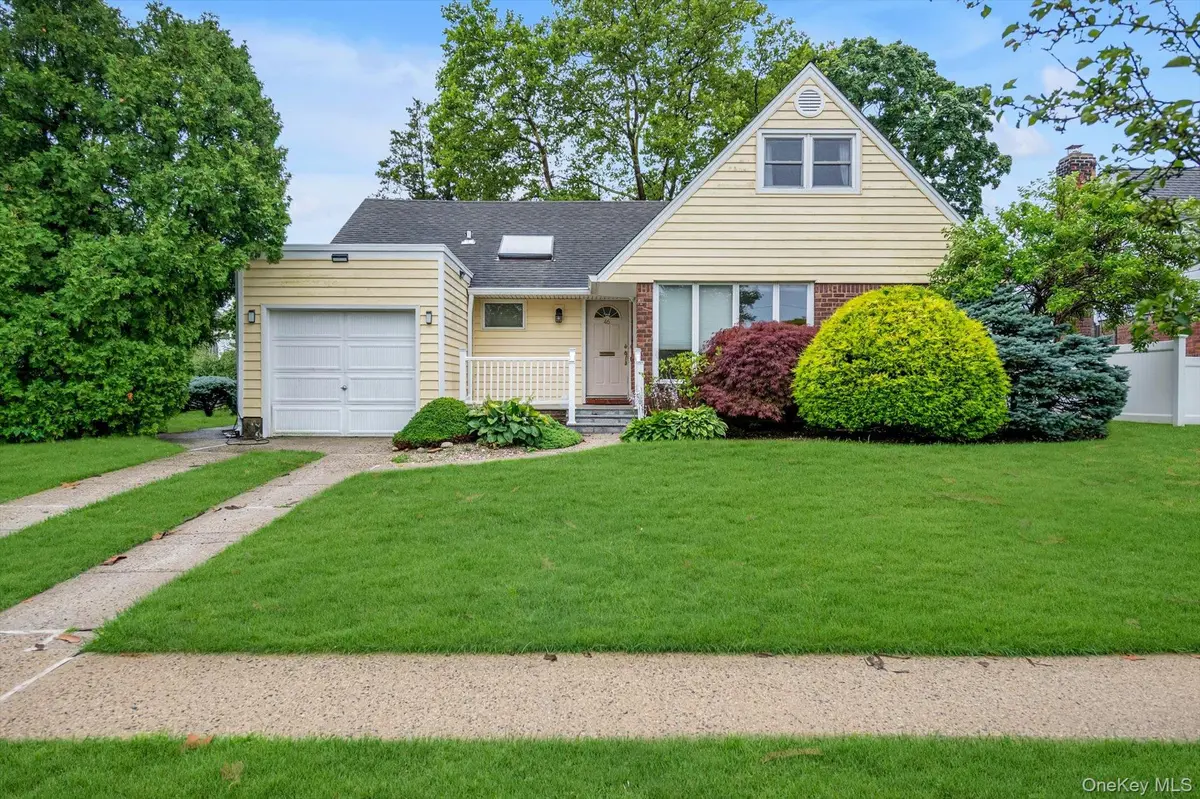46 Patton BLVD, New Hyde Park, NY 11040