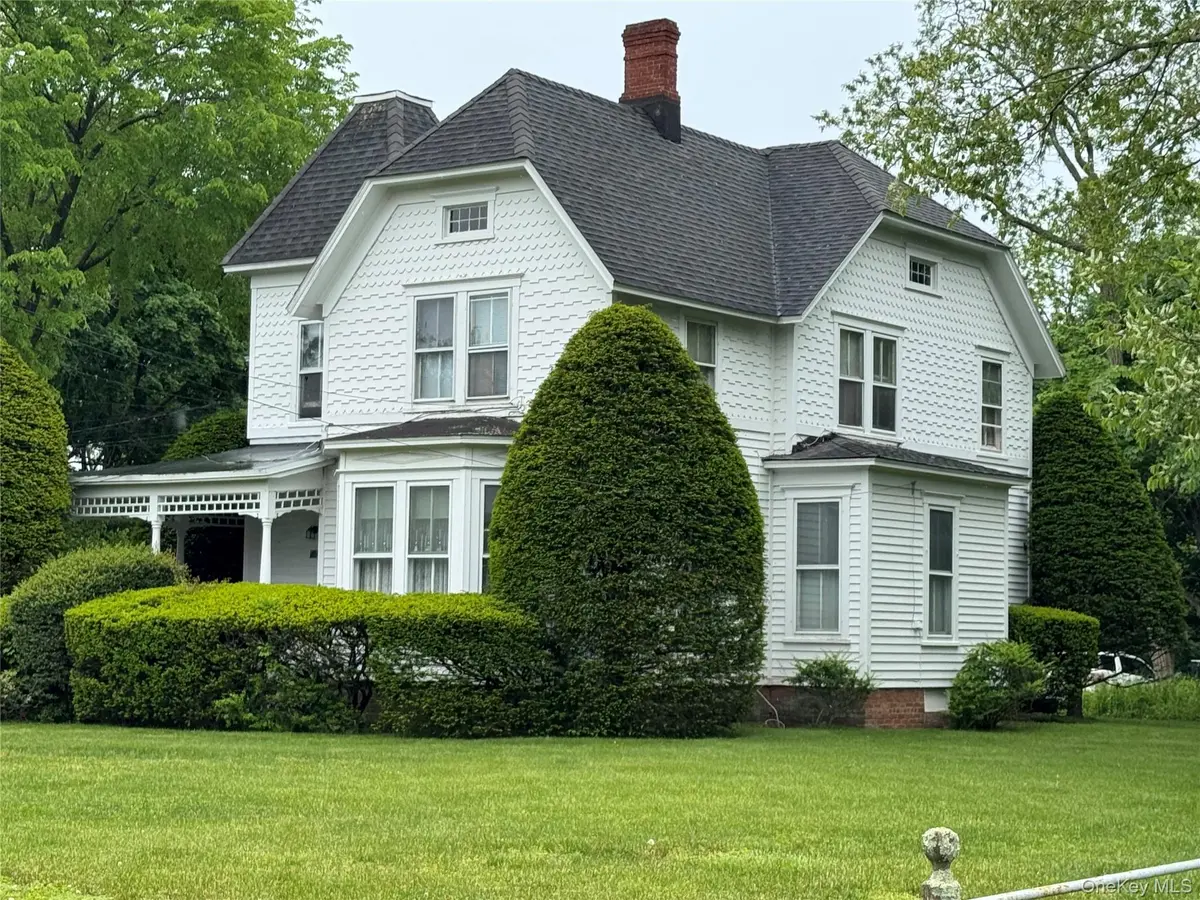 454 Main ST, Center Moriches, NY 11934
