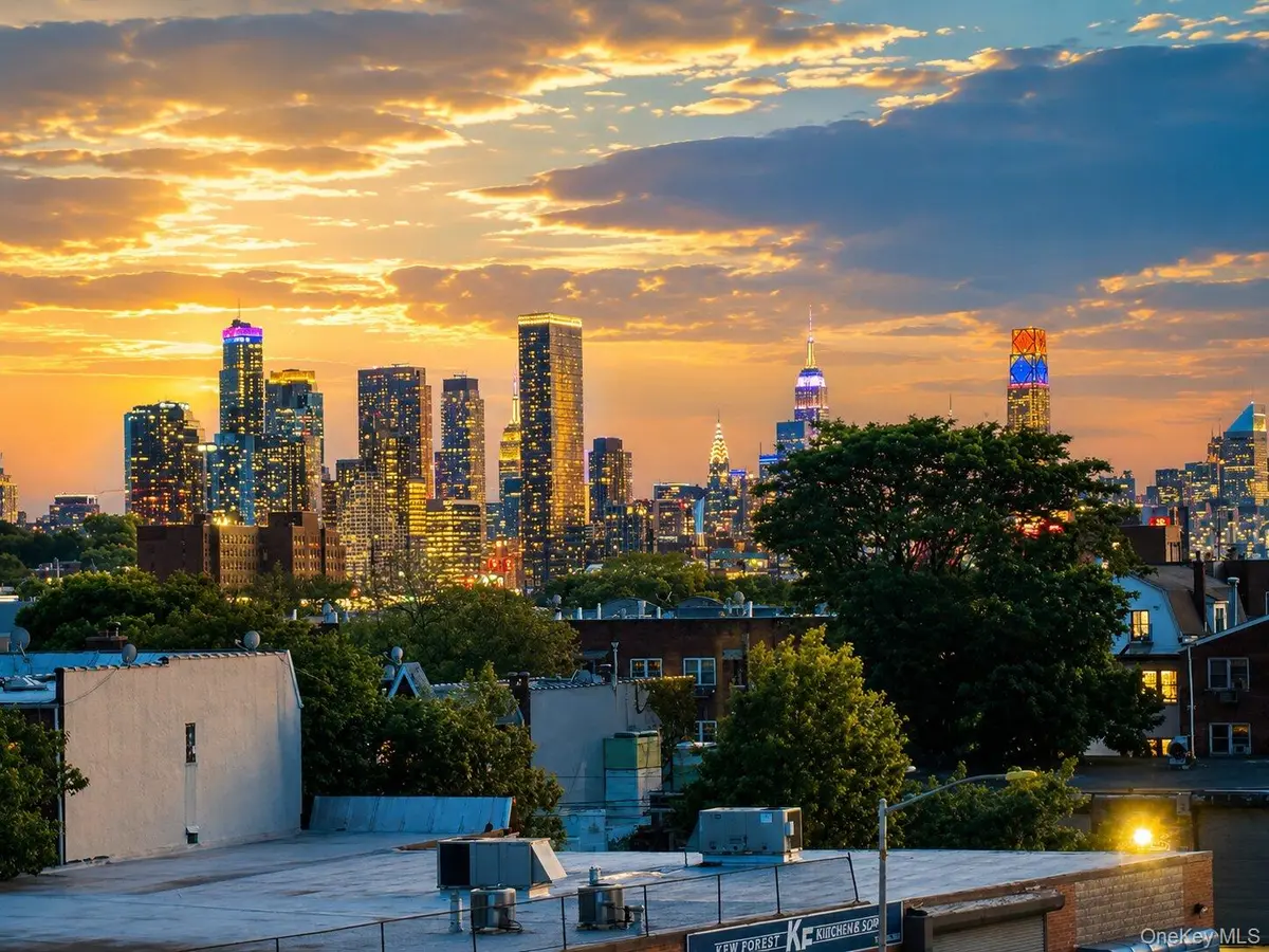 60-11 Broadway #5T, Woodside, NY 11377