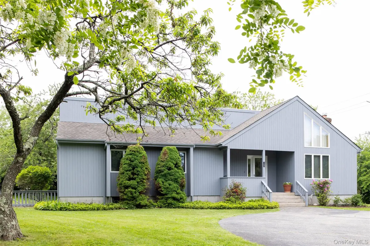100 Bayberry LN, Southold, NY 11971