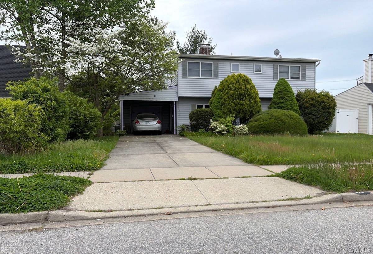 121 Farmedge RD, Levittown, NY 11756