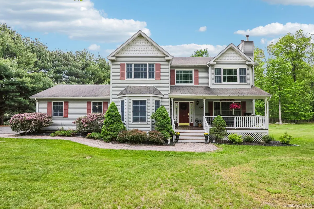 33 Sutherland DR, Highland Mills, NY 10930