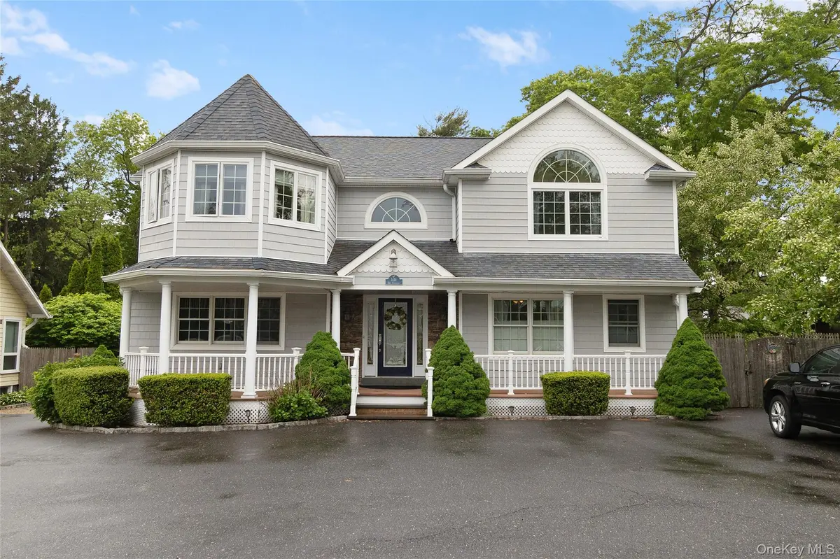1414 Illinois AVE, Bay Shore, NY 11706