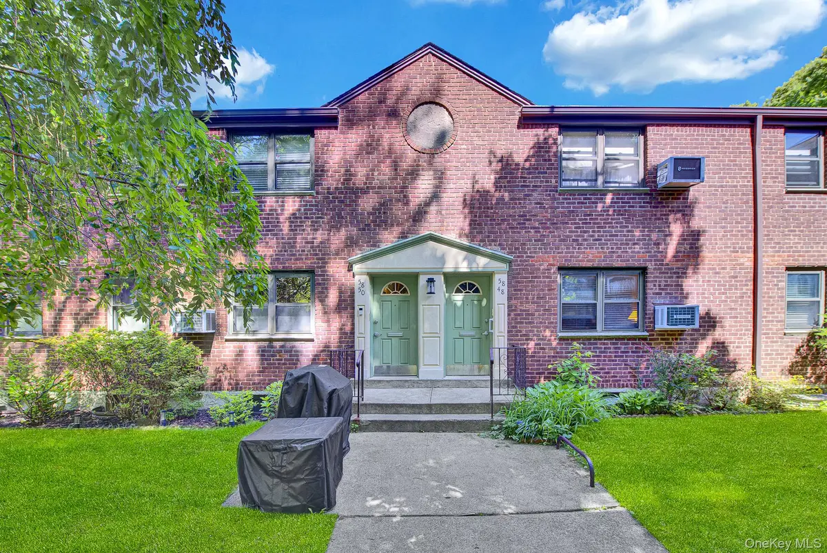 5850 246th CRES #C7, Douglaston, NY 11362
