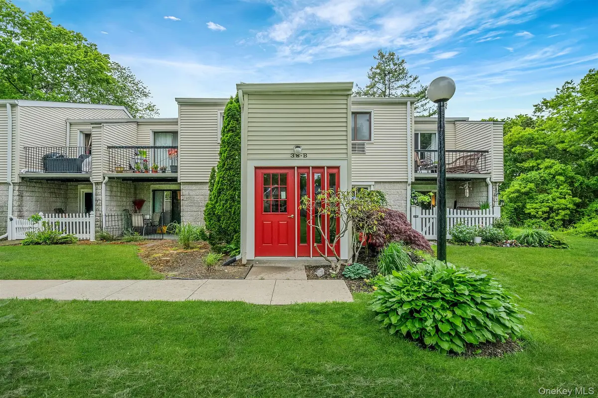 38 Richmond BLVD #1B, Ronkonkoma, NY 11779