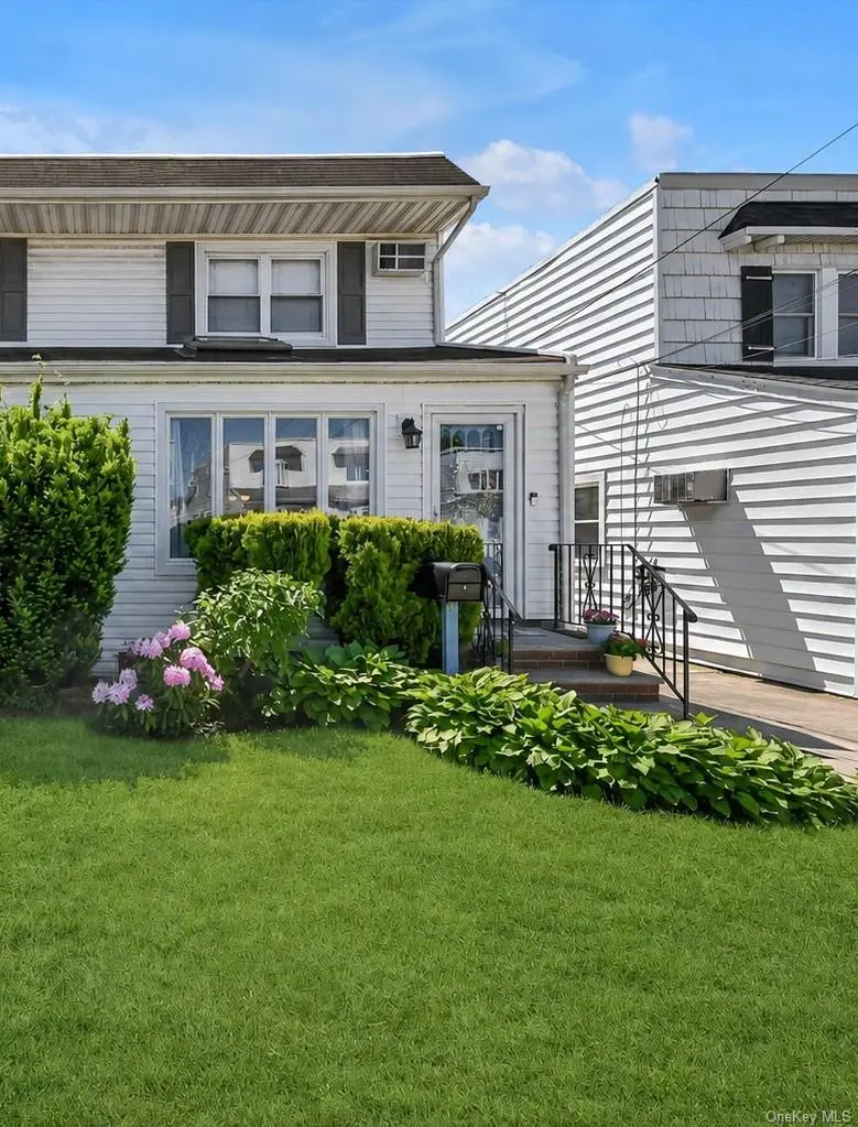 200-10 33rd AVE, Bayside, NY 11361