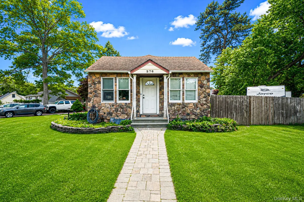 276 Dogwood RD, Mastic Beach, NY 11951