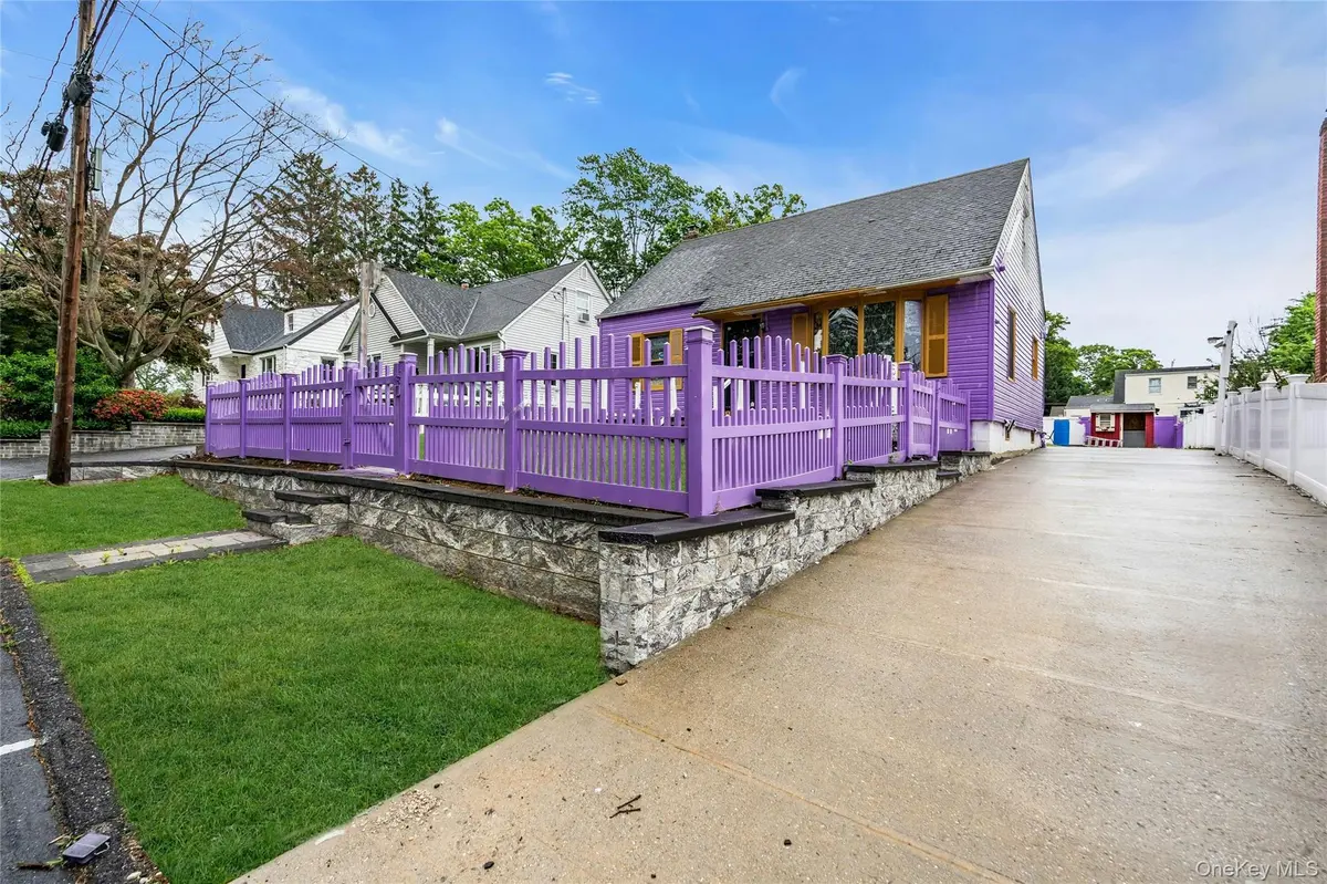 80 E 19th ST, Huntington Station, NY 11746