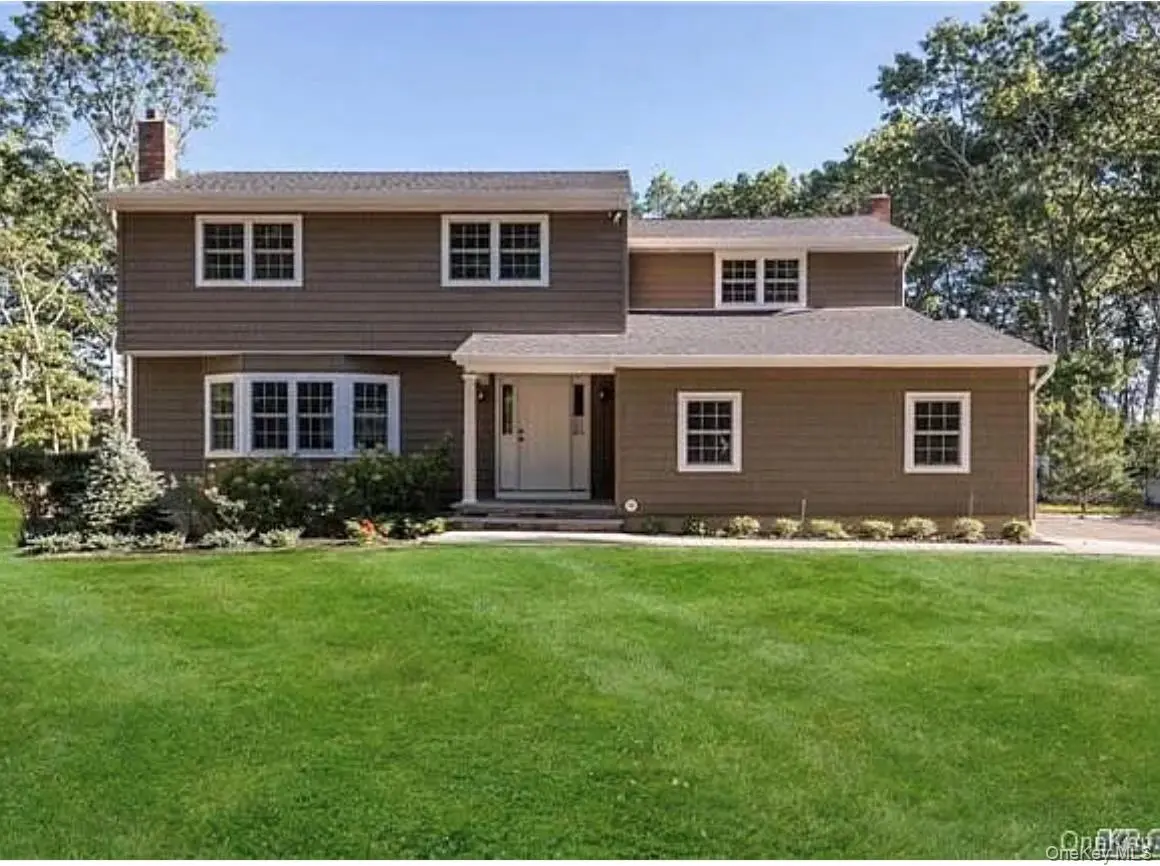 29 Thornwood DR, Dix Hills, NY 11746