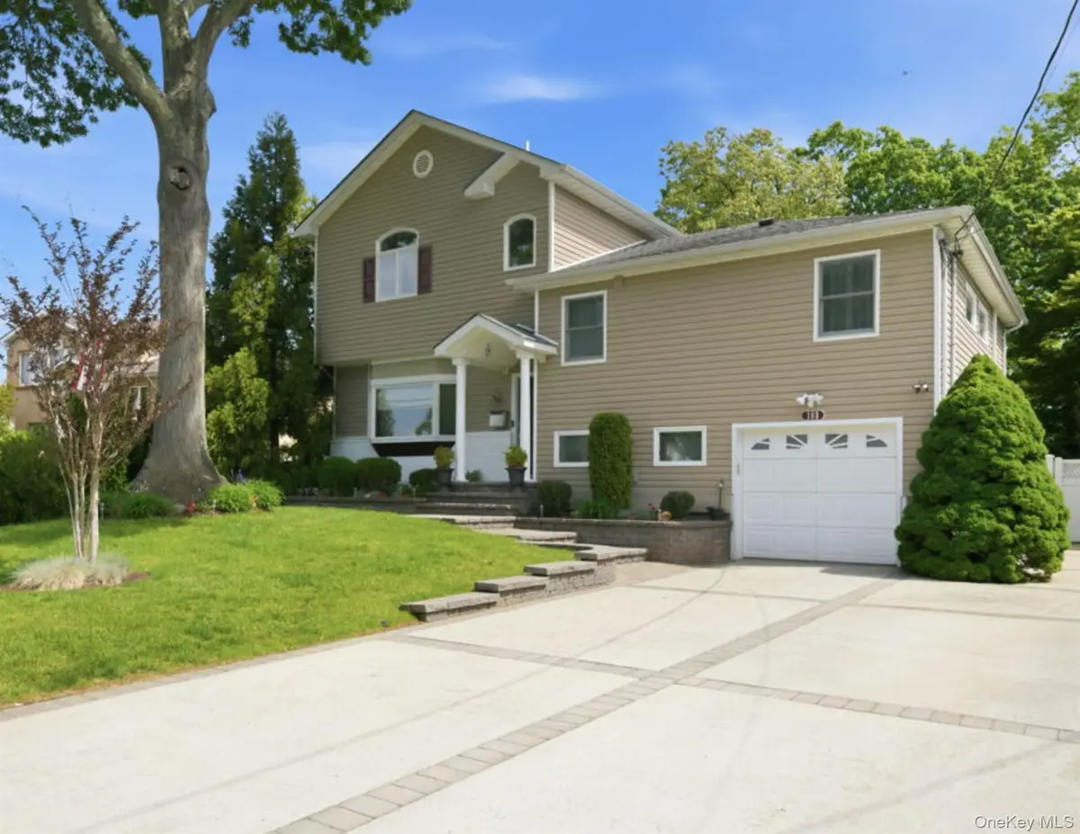 103 East DR, Massapequa, NY 11758
