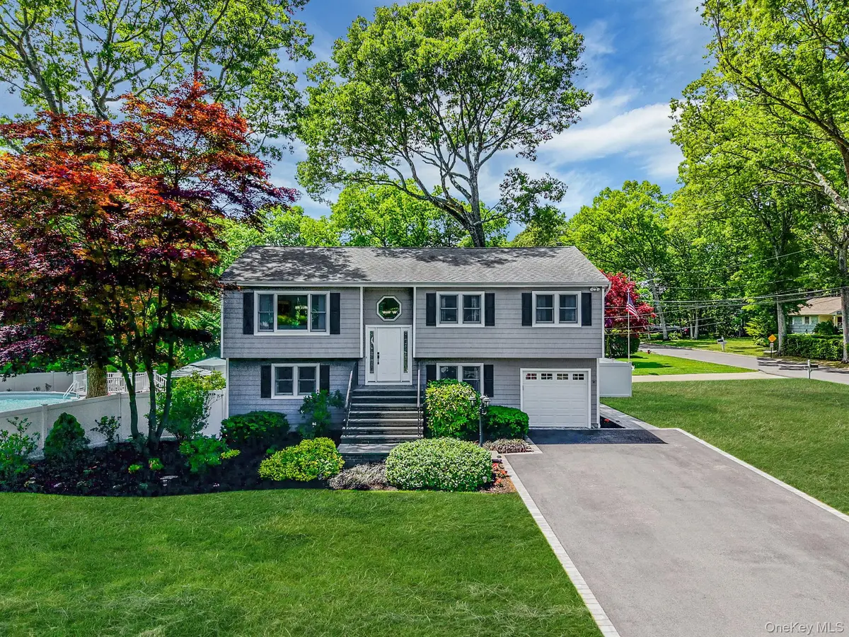 74A Hilltop DR #A, Smithtown, NY 11787