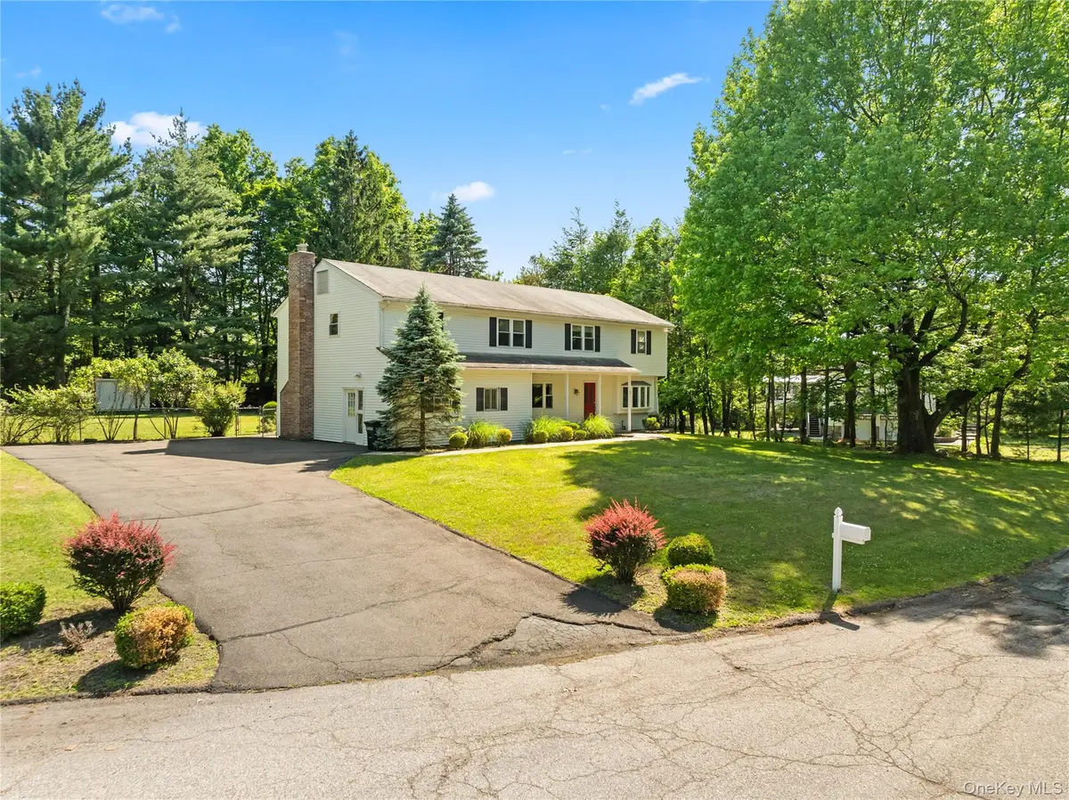 5 Daisy CT, Airmont, NY 10901