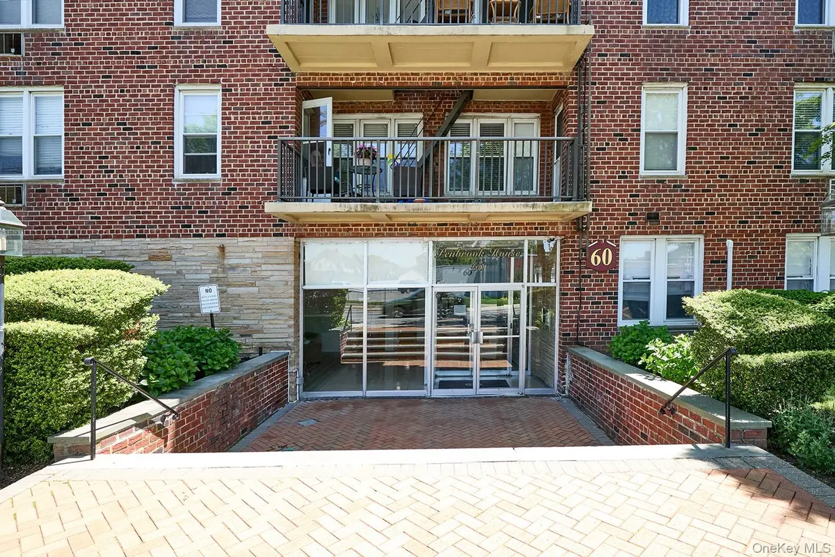 60 Hempstead AVE #3P, Lynbrook, NY 11563