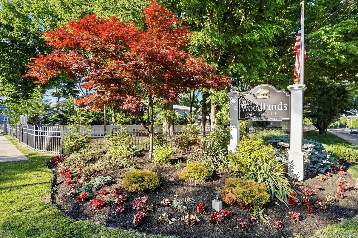 127 Cardinal LN #127, Islip, NY 11731