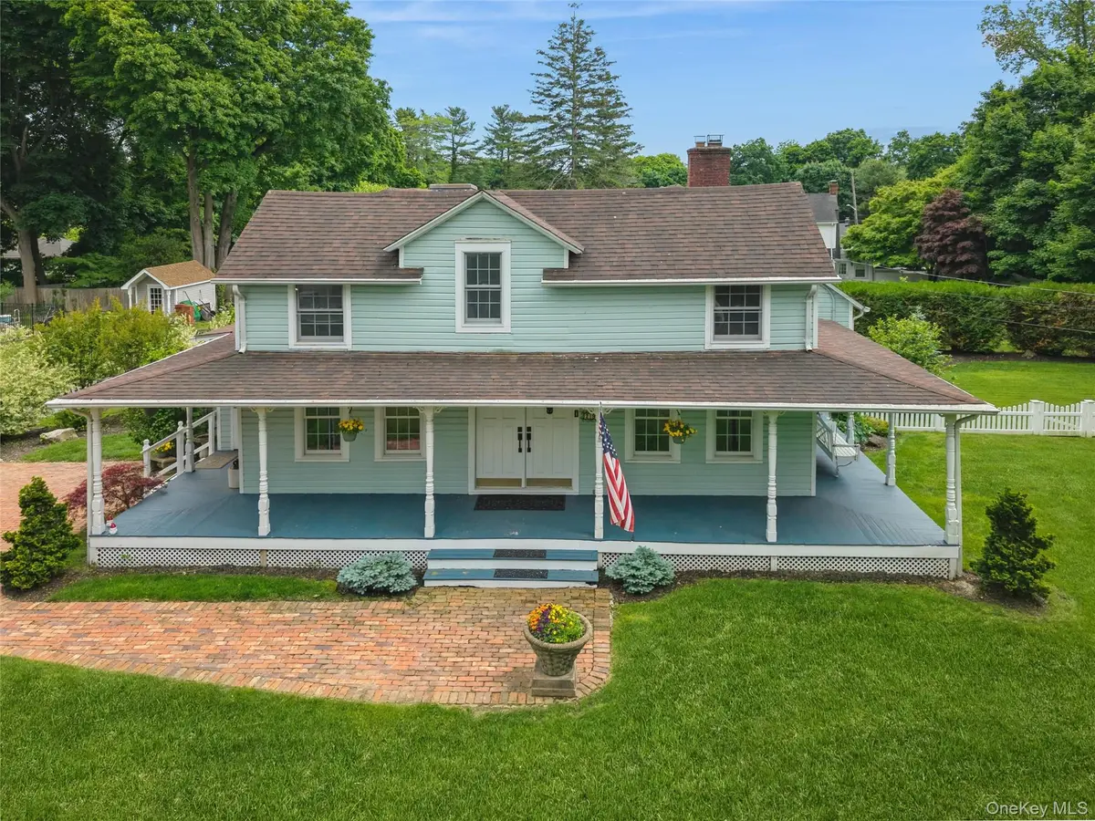 29 Three Sisters RD, Saint James, NY 11780