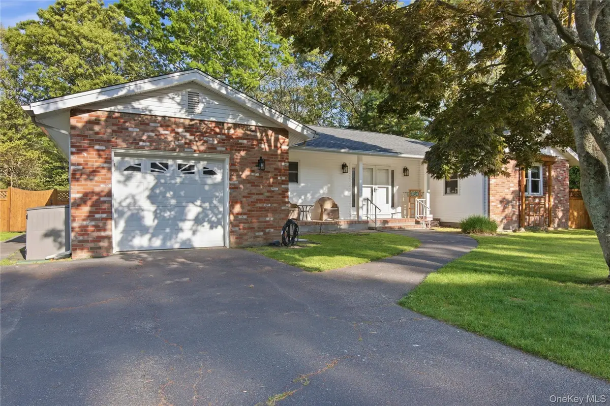 157 Belleview AVE, Center Moriches, NY 11934