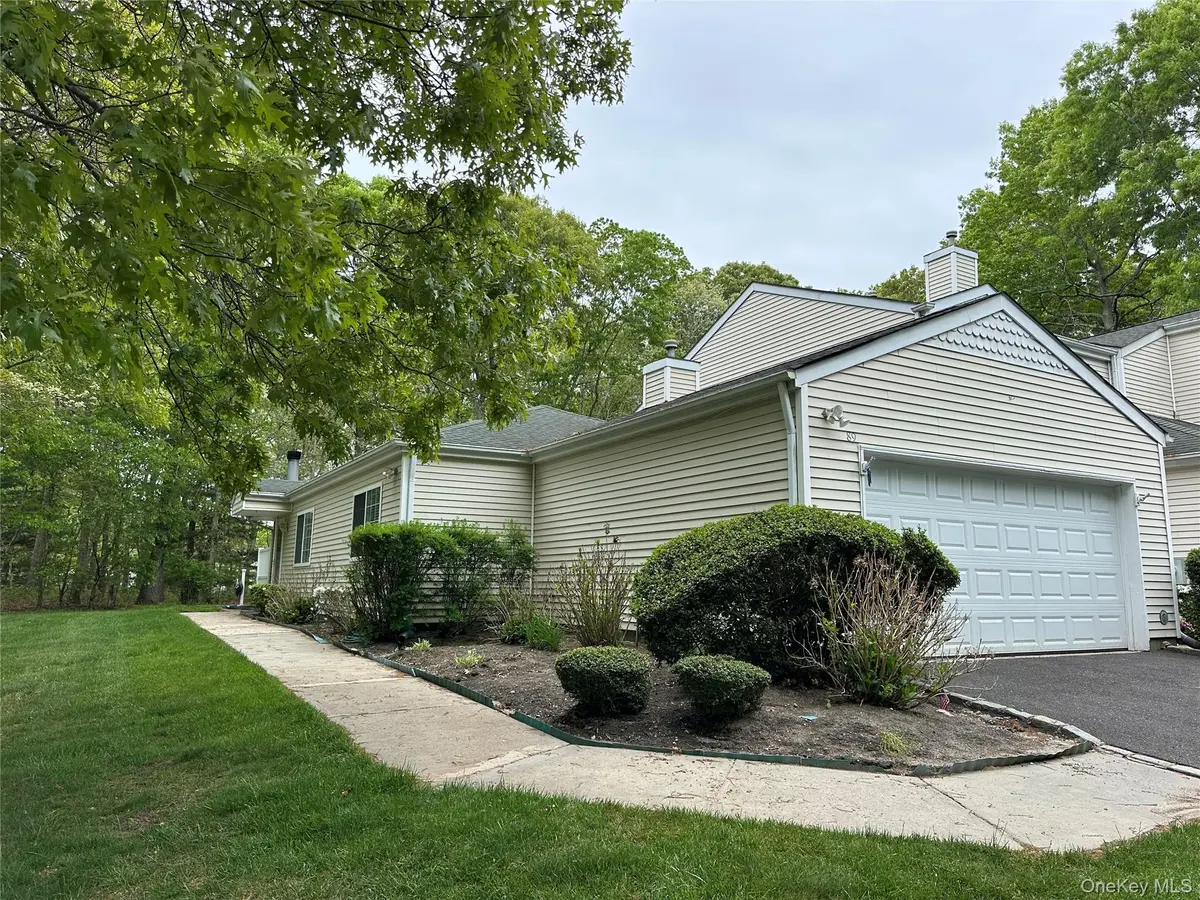 89 Rabbit RUN, Manorville, NY 11949