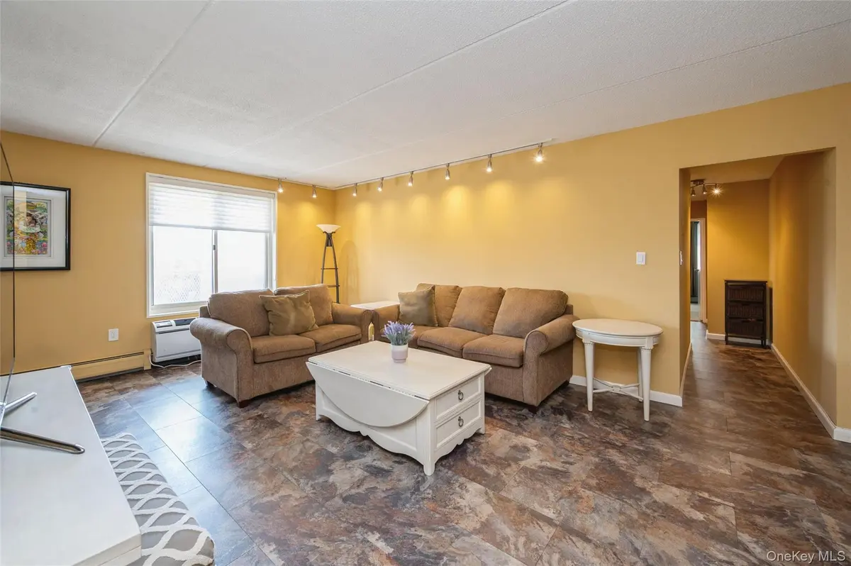 135 Post AVE #4C, Westbury, NY 11590