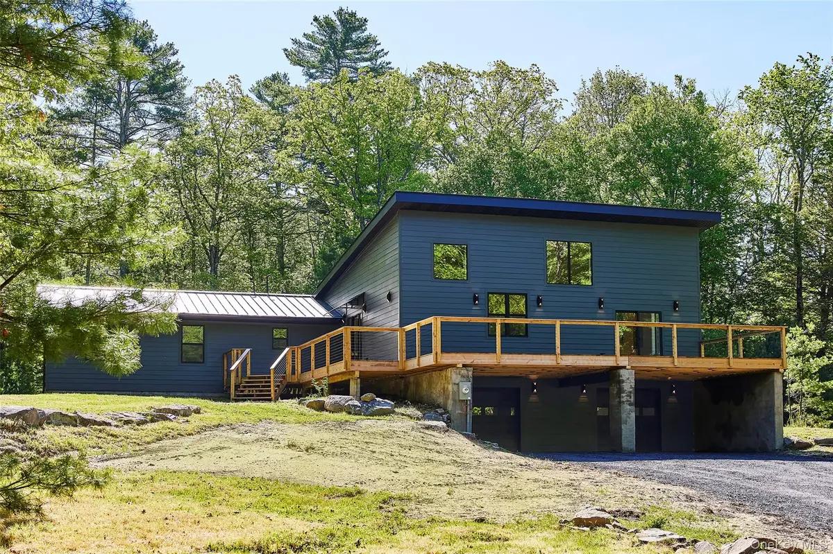 9 Curtis RD, Eldred, NY 12732