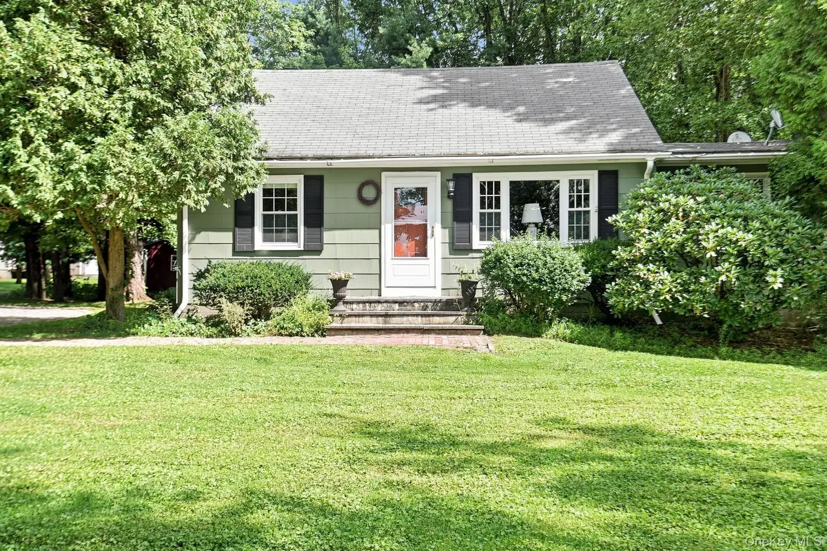 4-6 Anderson RD, Clinton Corners, NY 12514