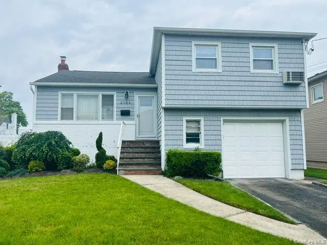 3124 Benjamin RD, Oceanside, NY 11572