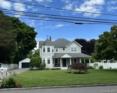 25 Sunny RD, Saint James, NY 11780