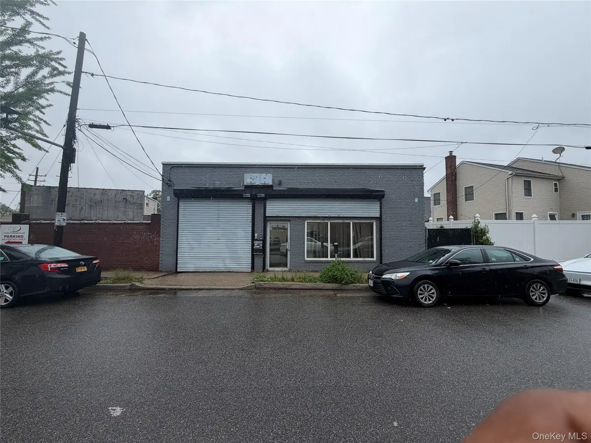 9 Brooklyn Avenue, New Hy 9 Brooklyn Avenue, New Hyde Park NY 11040, North New Hyde Park, NY 11040
