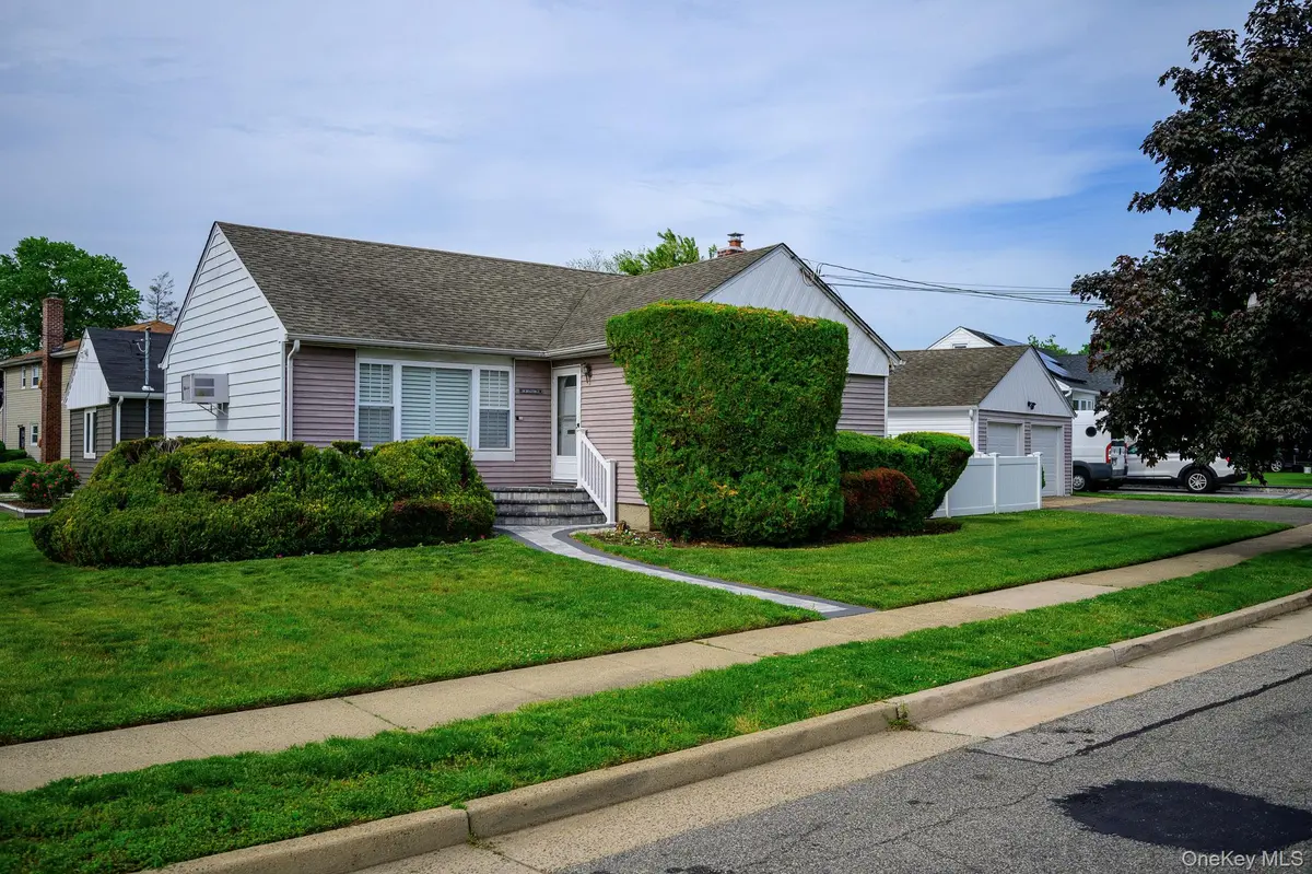 130 Boylston ST, Hempstead, NY 11550