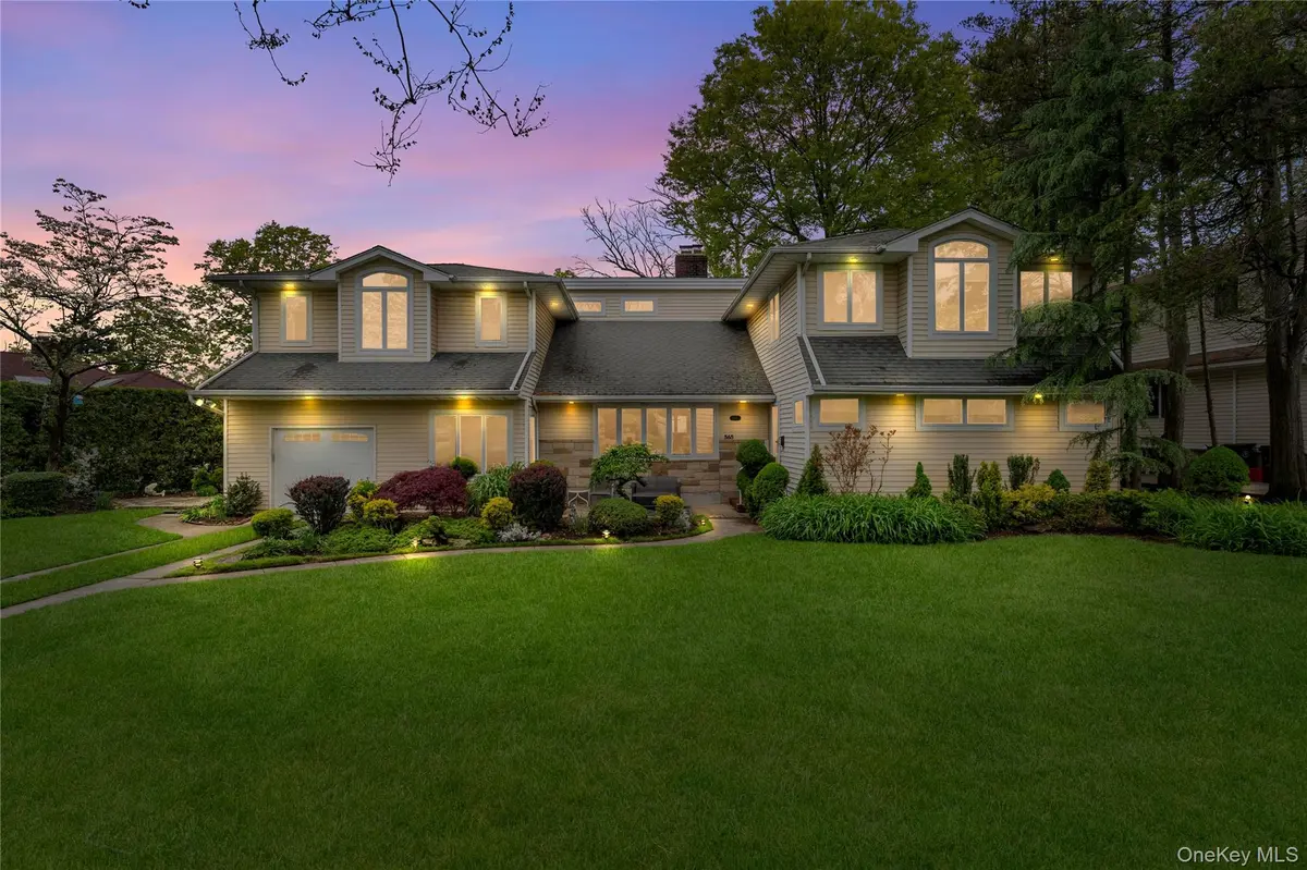 565 Mohawk RD, West Hempstead, NY 11552