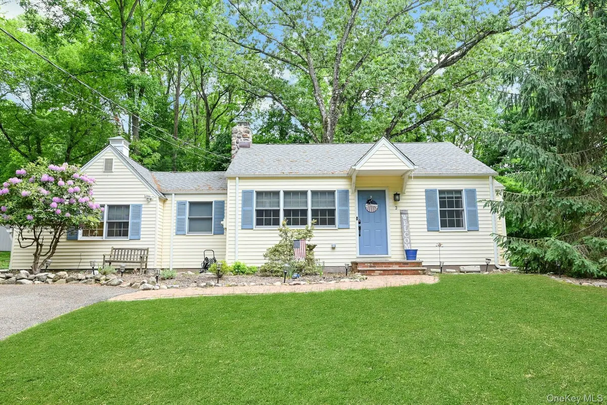 3 Hemion WAY, Airmont, NY 10901