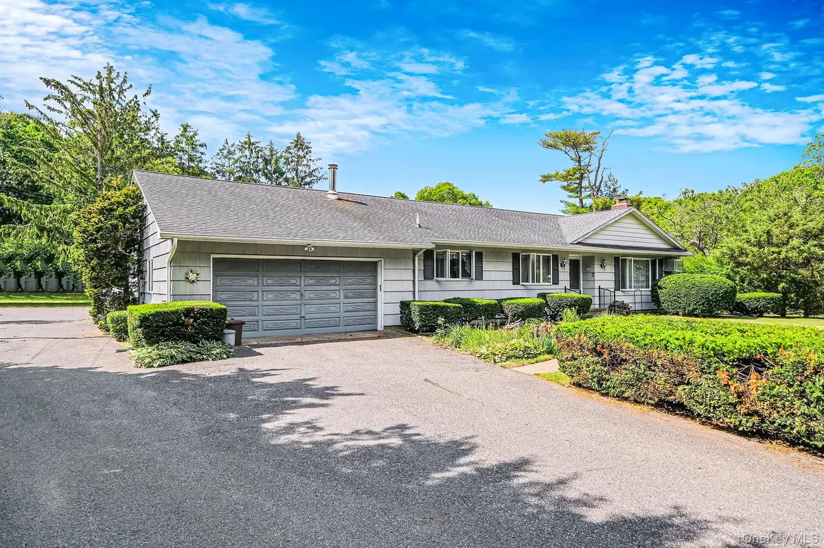 202 Waverly AVE, Medford, NY 11763