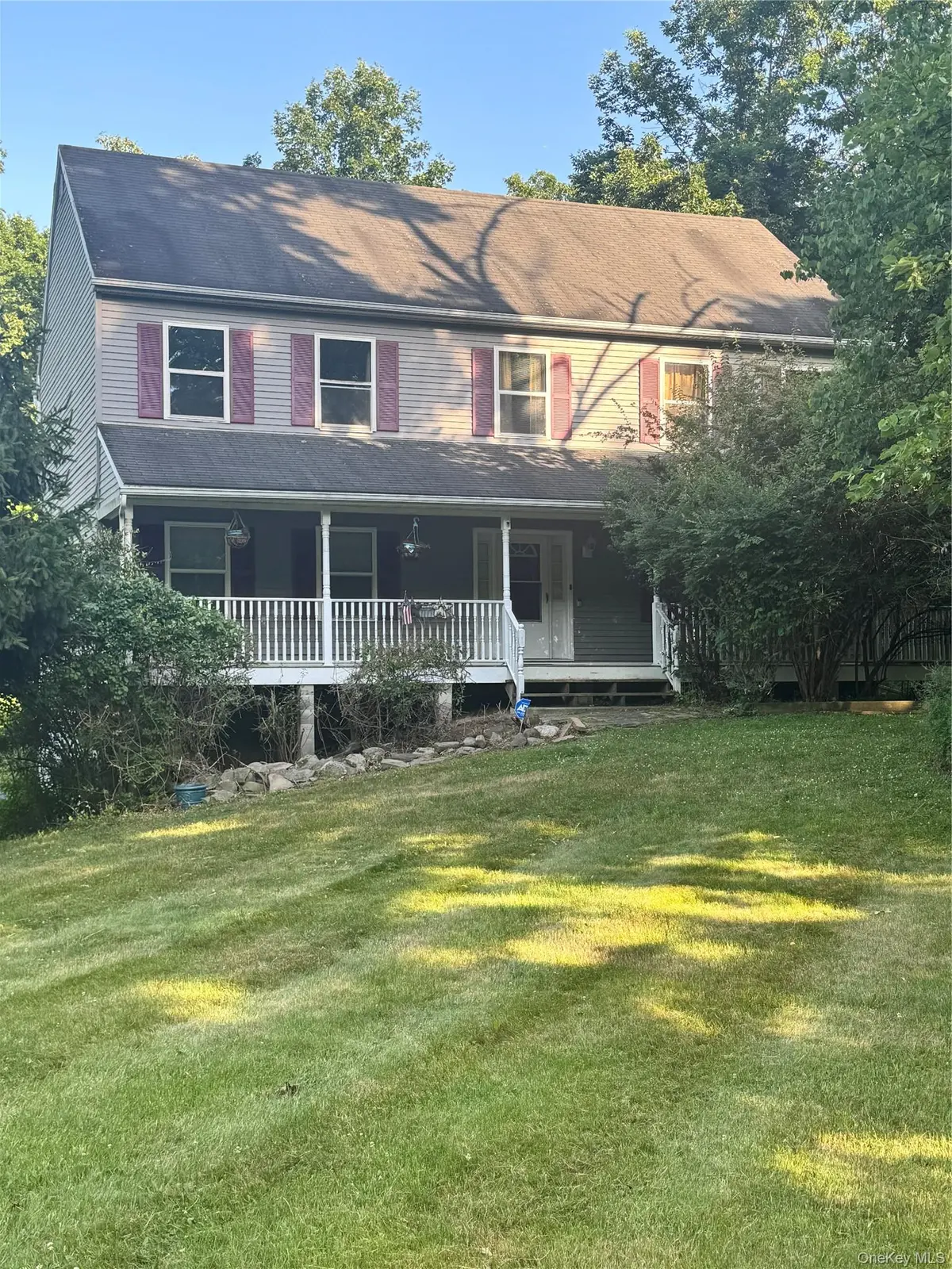 633 Winterton RD, Bloomingburg, NY 12721