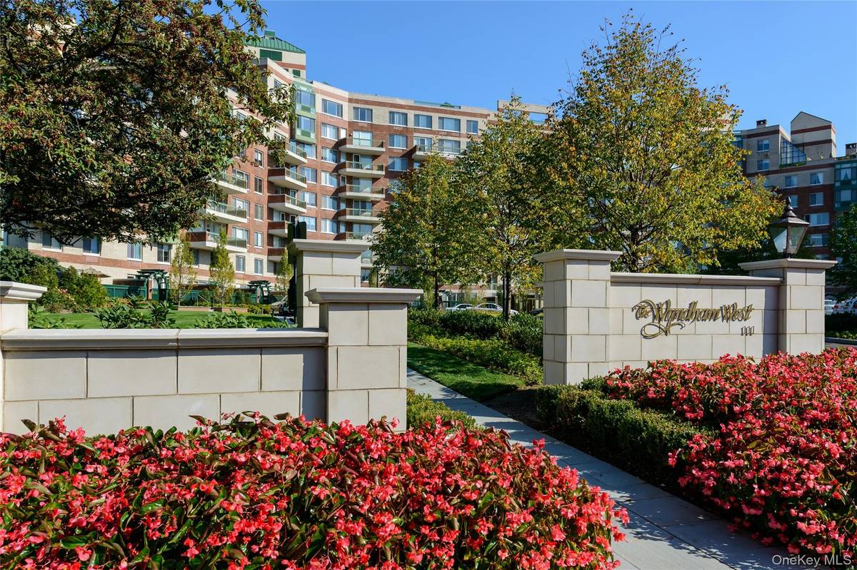 111 Cherry Valley AVE #304, Garden City, NY 11530