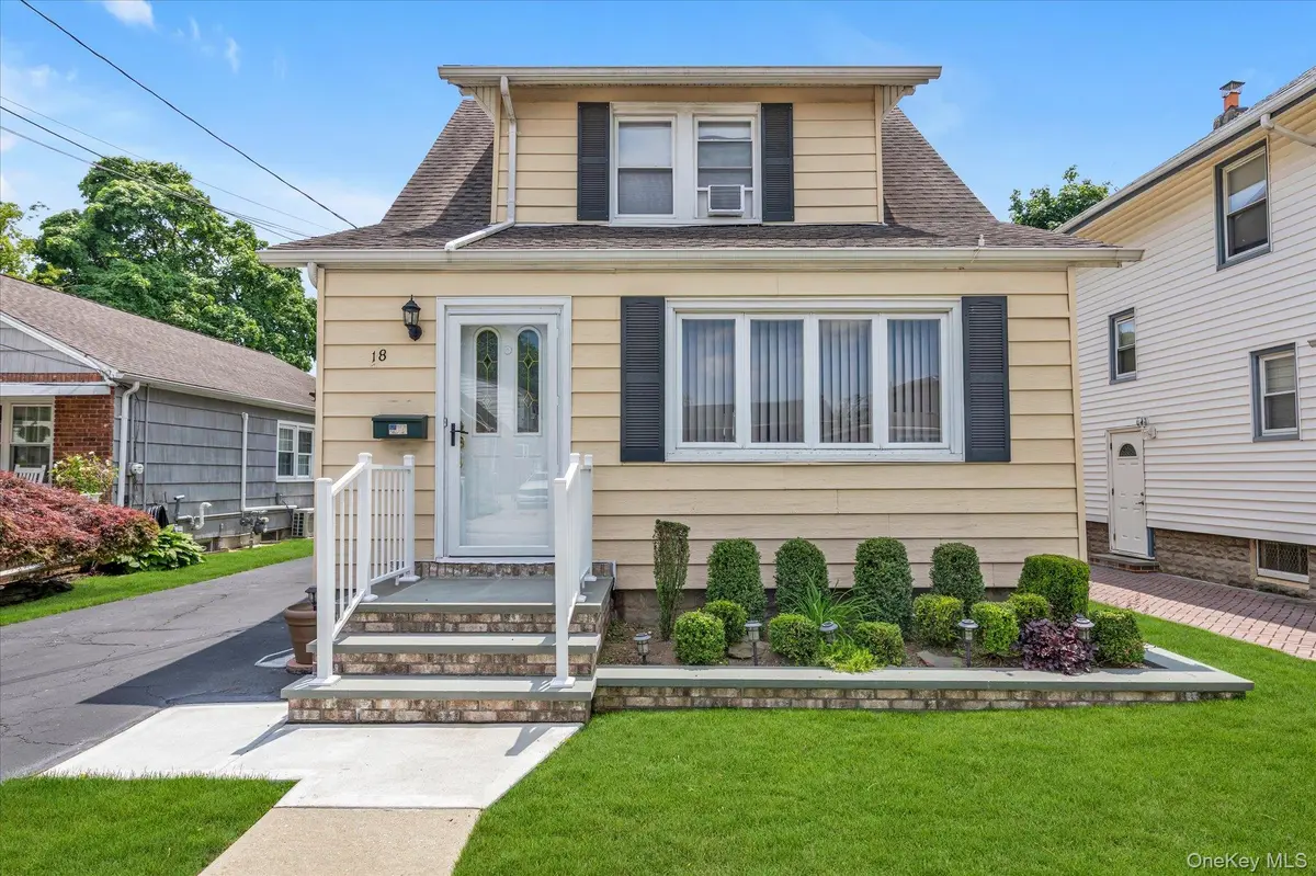 18 W Melrose ST, Valley Stream, NY 11580