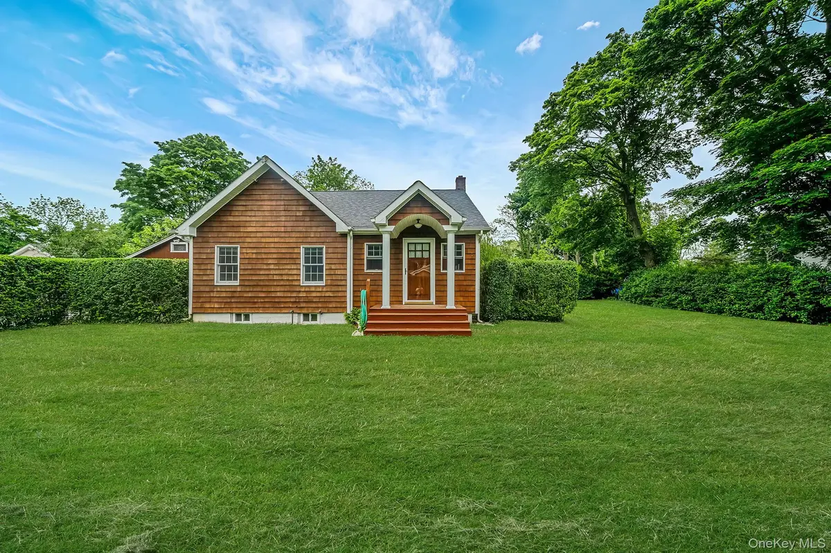 75 Champlin AVE, Bellport, NY 11713