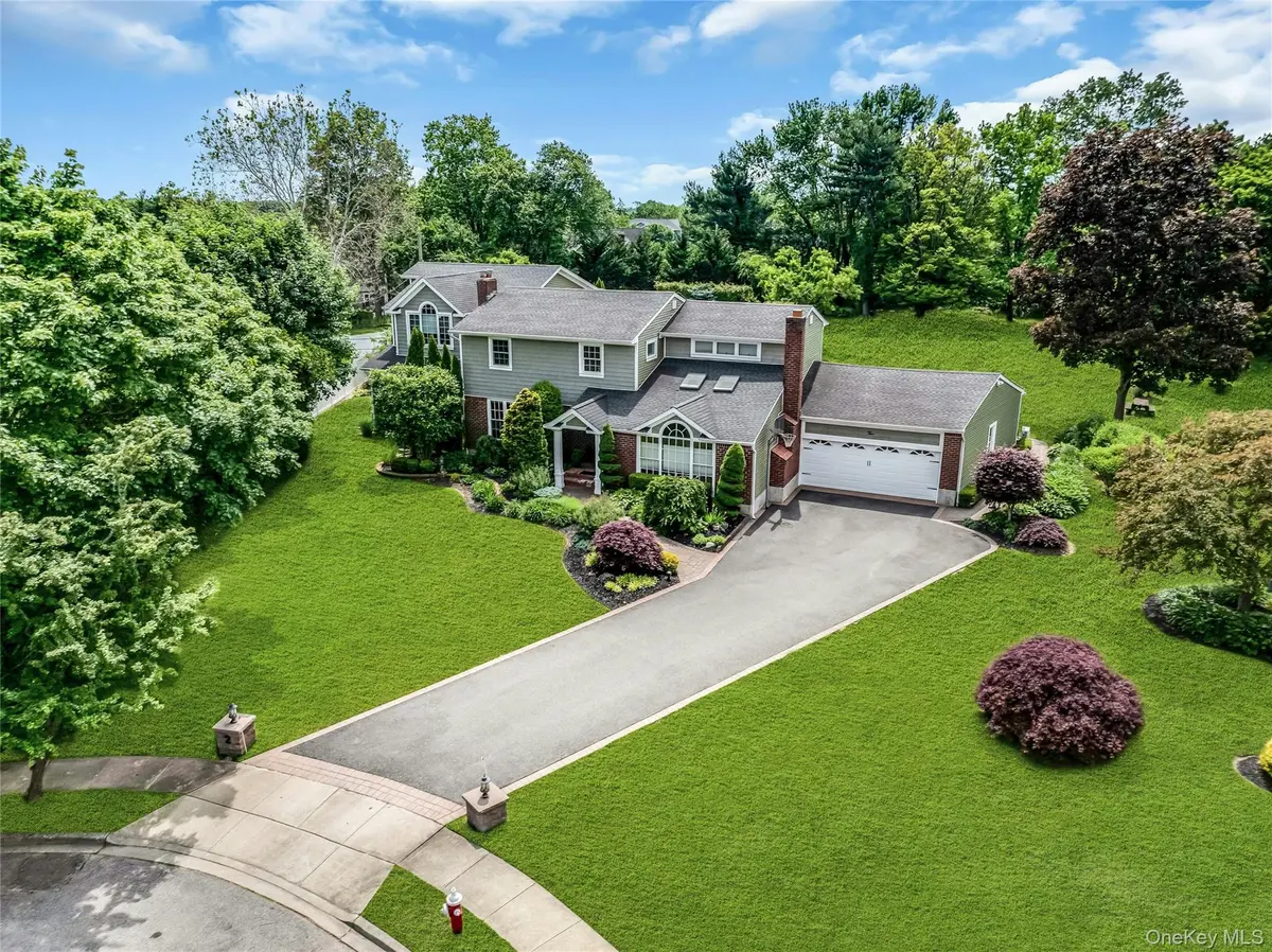 2 Eton CT, Plainview, NY 11803