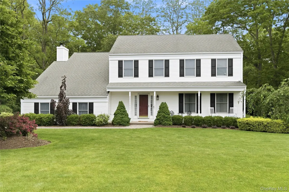 21 Tallmadge TRL, Miller Place, NY 11764