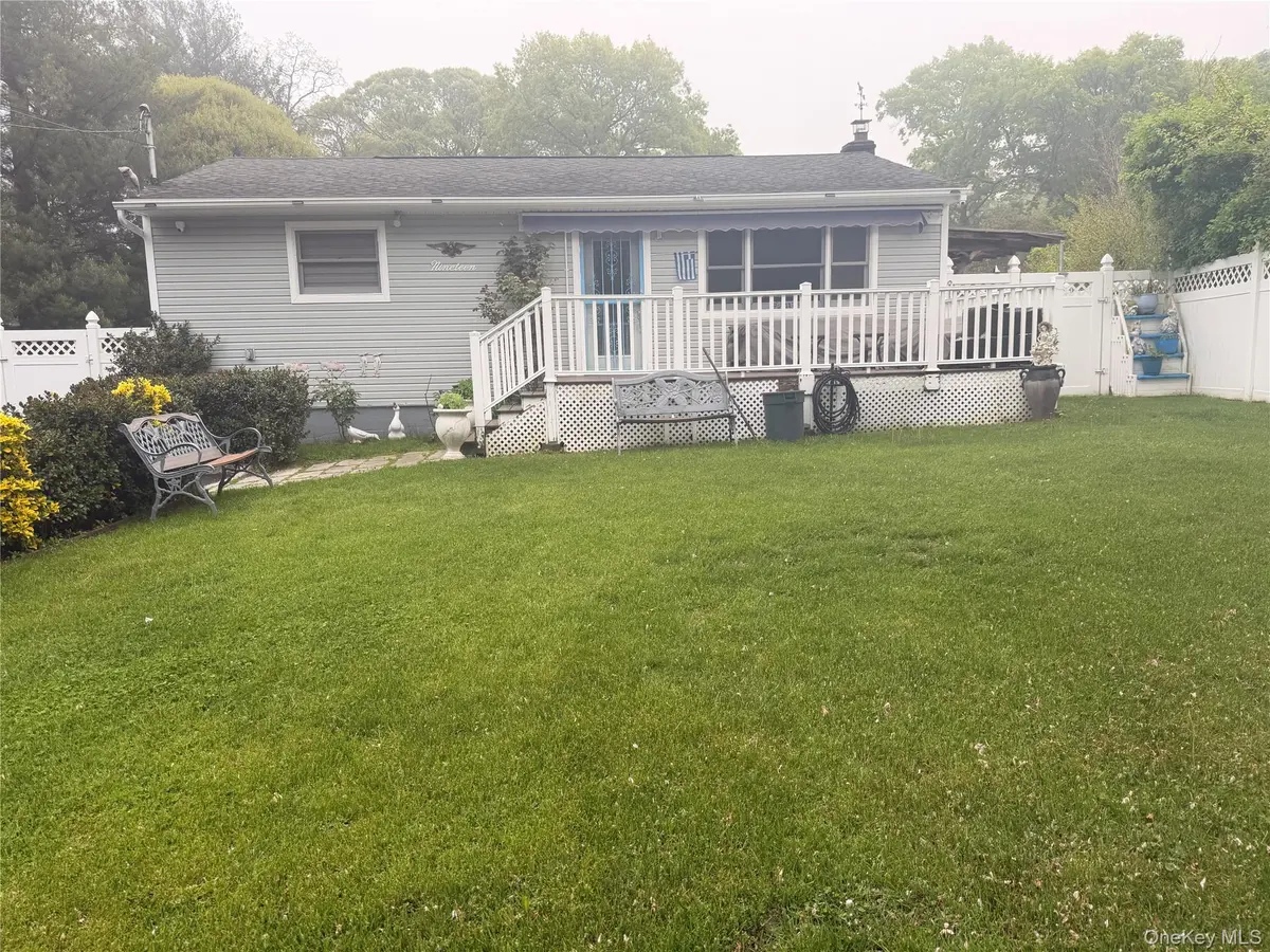 19 Westbury DR, Sound Beach, NY 11789