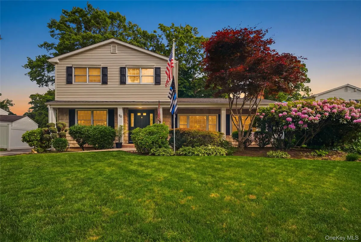 70 Birch ST, Lake Grove, NY 11755