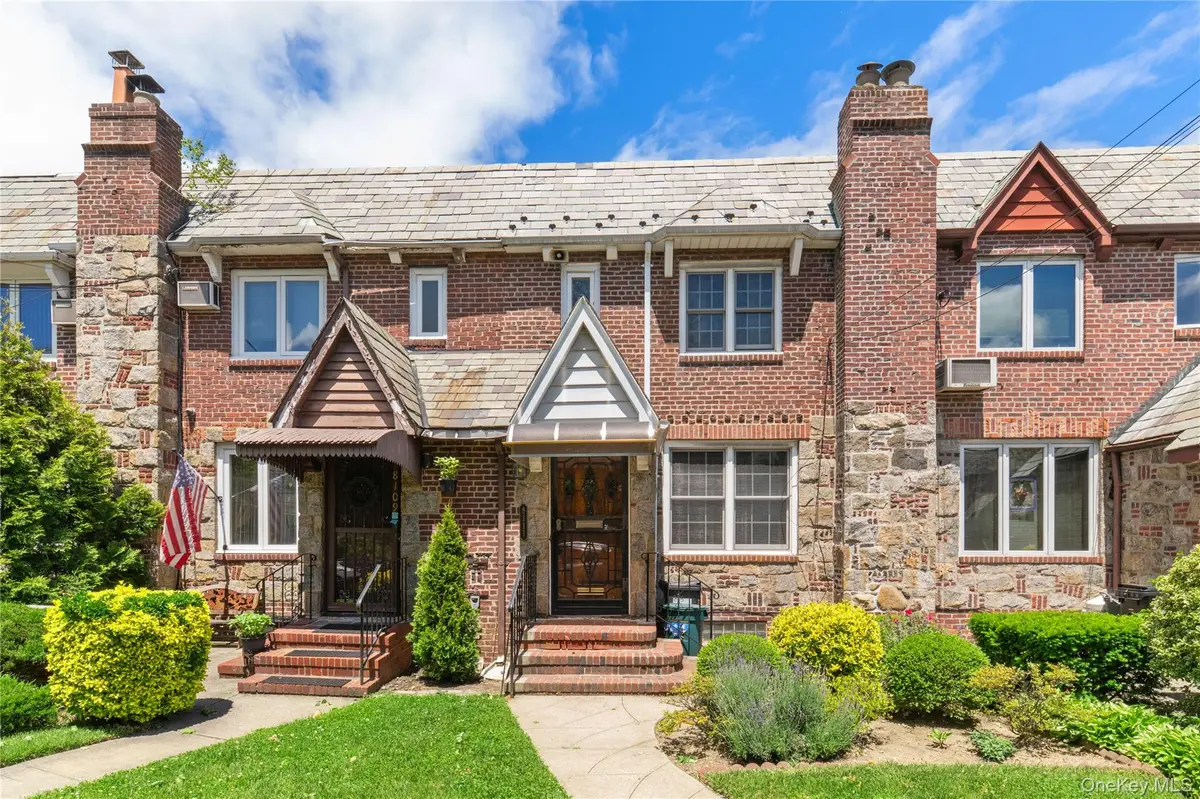 81-11 77th AVE, Glendale, NY 11385