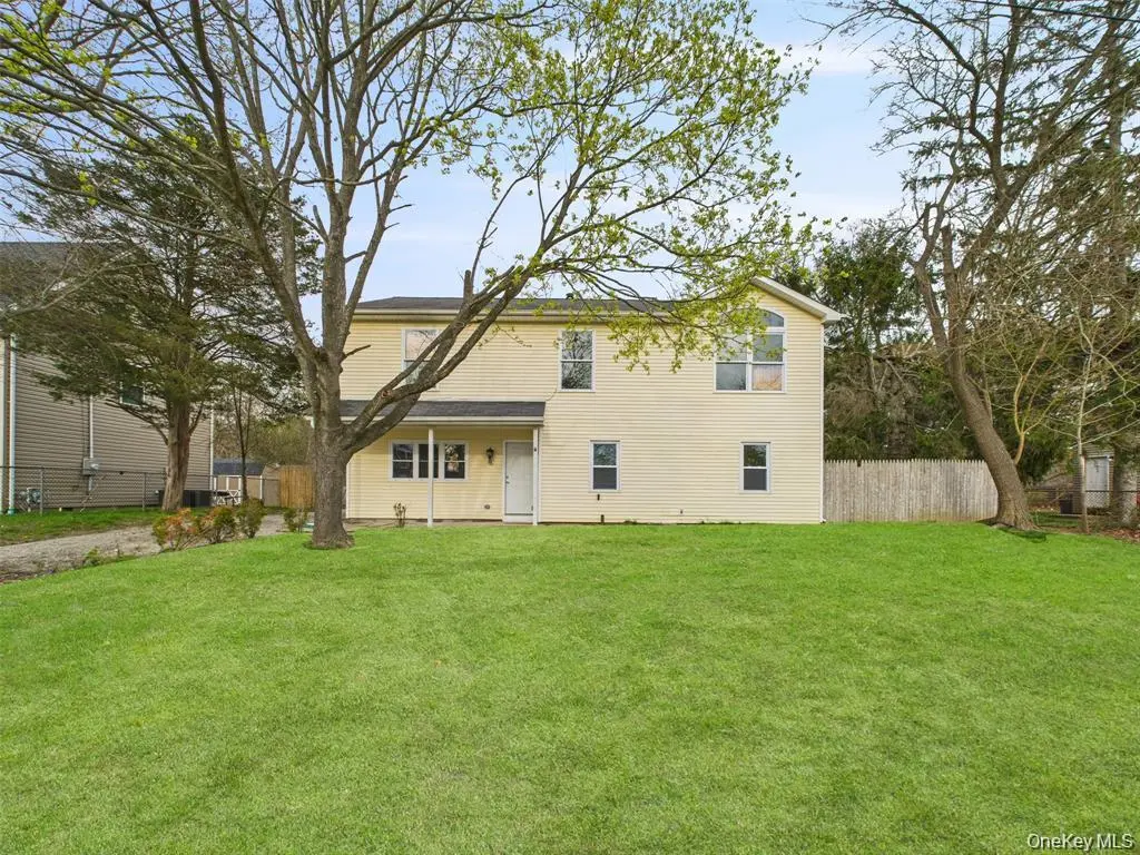613 Bourdois AVE, Bellport, NY 11713
