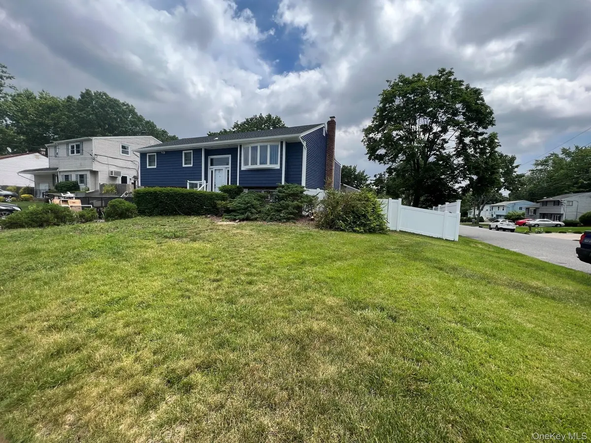 48 Franco AVE, Selden, NY 11784