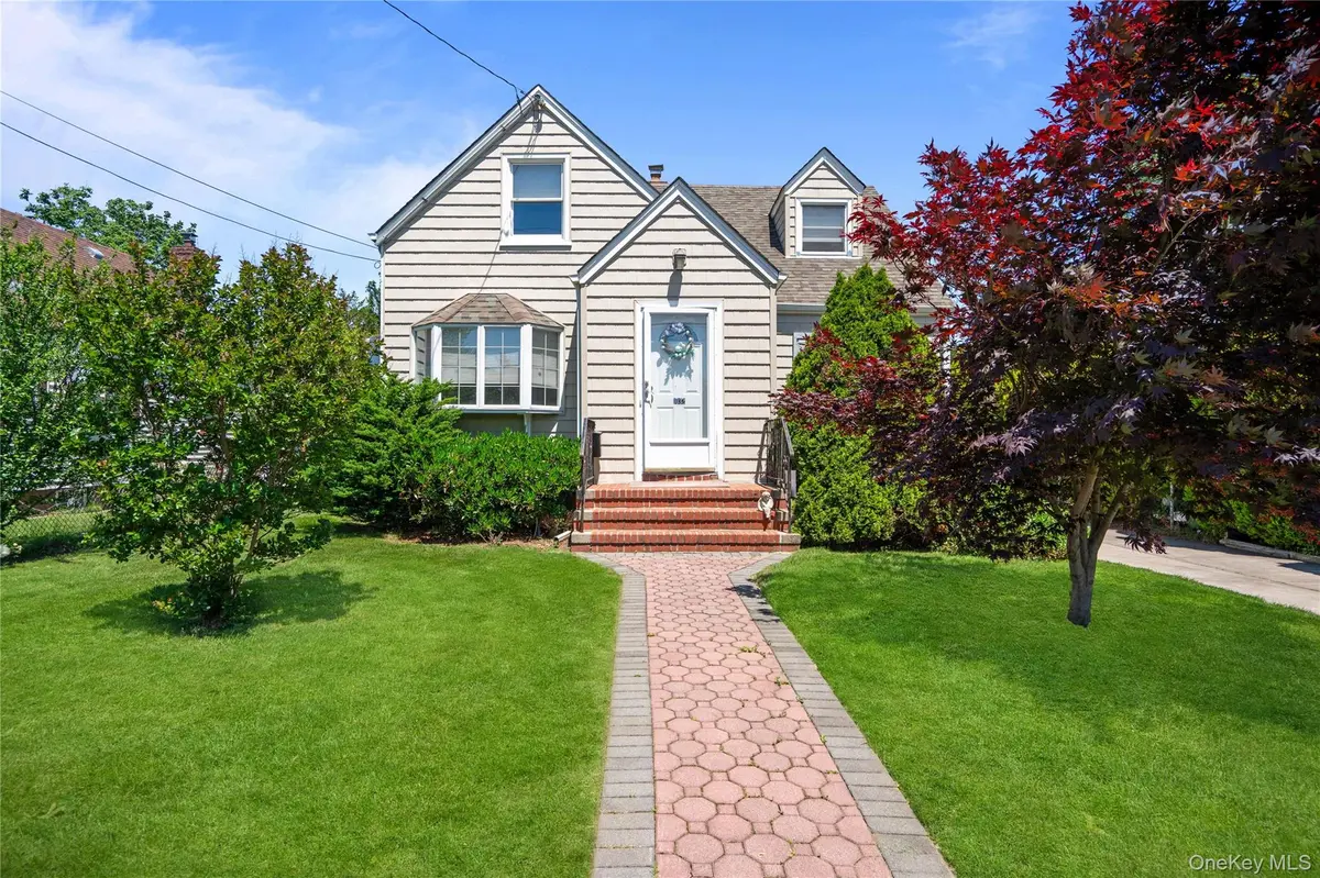 1032 N 6th ST, New Hyde Park, NY 11040