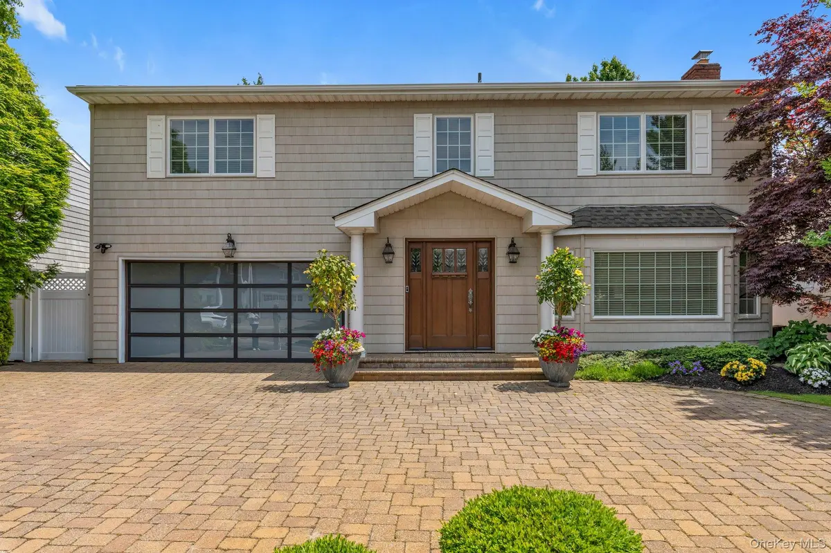 2114 Donna DR, Merrick, NY 11566