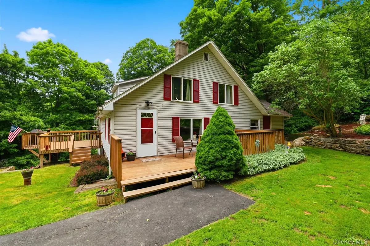 236 Hosner Mountain RD, Hopewell Junction, NY 12533