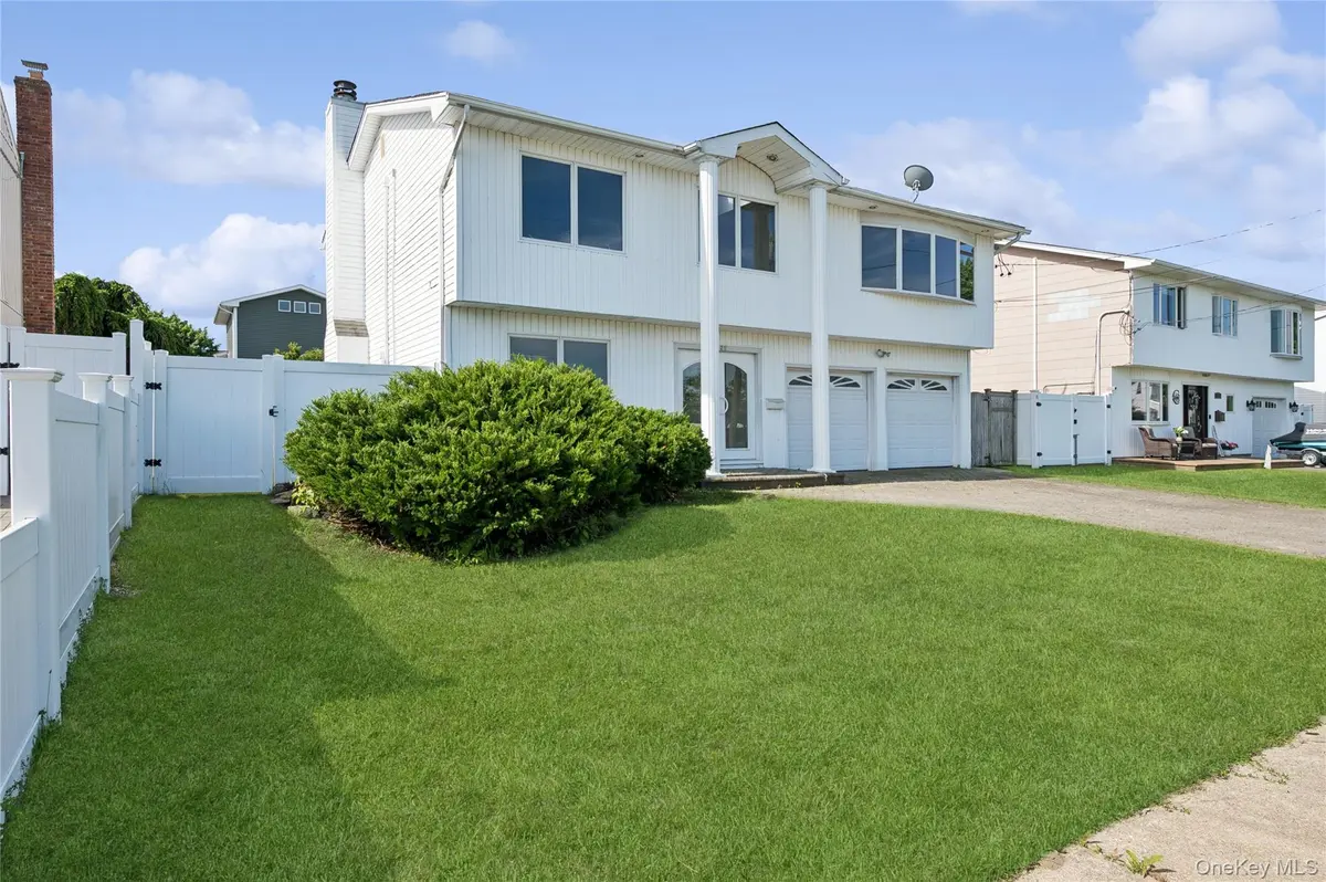 2625 Riverside DR, Wantagh, NY 11793