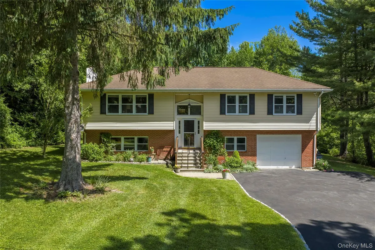 32 Cobb RD, Brewster, NY 10509
