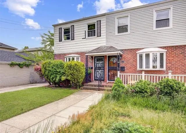 164-38 76th RD, Fresh Meadows, NY 11366