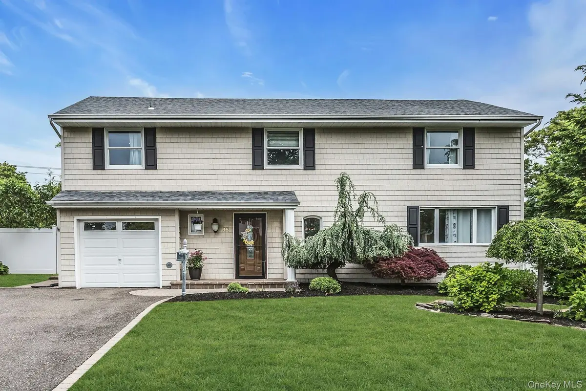 95 Rumford RD, Kings Park, NY 11754