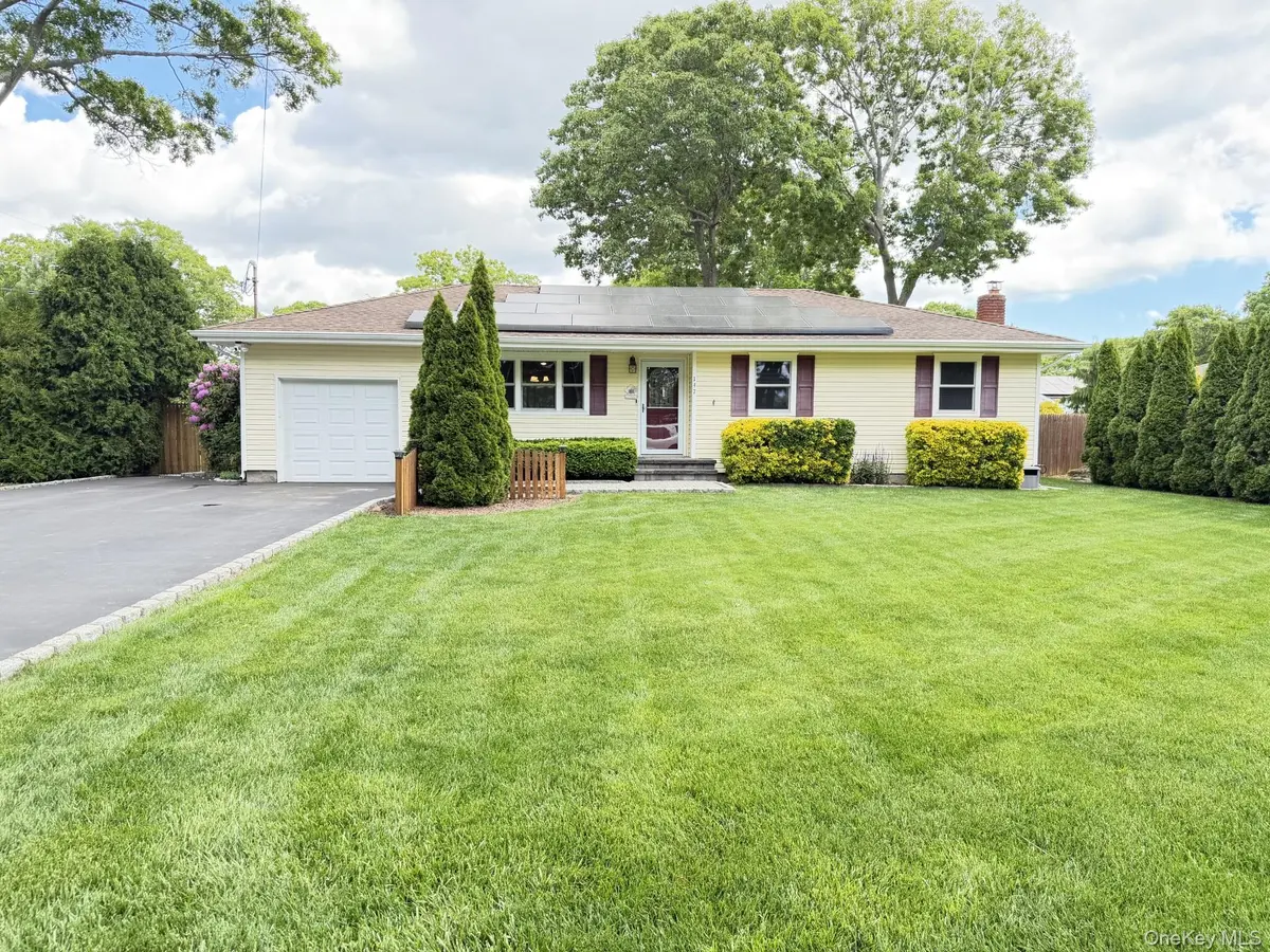 147 Hounslow RD, Shirley, NY 11967